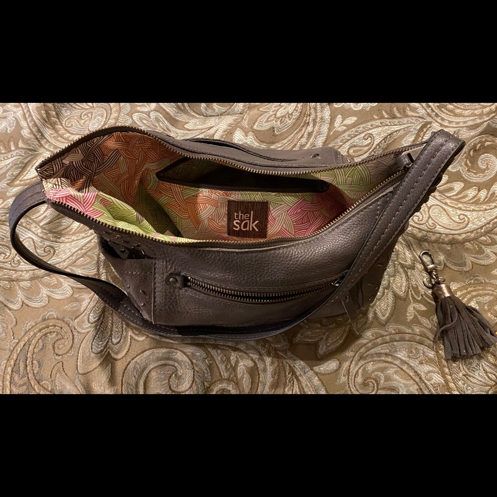 ‘The sak’ gray purse. silver/gold colored accents